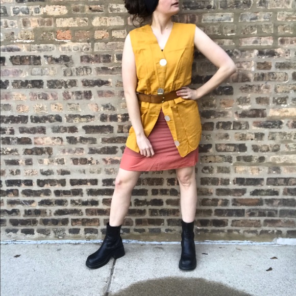 Vintage 1970s MOD mustard yellow vest with shell buttons - Picture 6 of 9